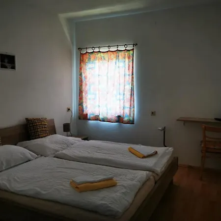 Goldene Krone Πανσιόν Mistelbach