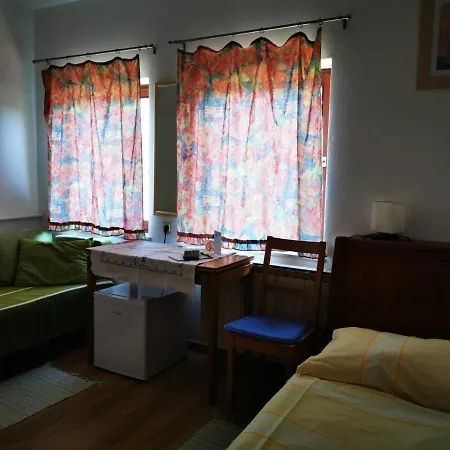 Πανσιόν Goldene Krone Mistelbach