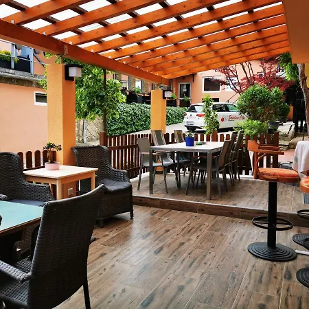 Goldene Krone Πανσιόν